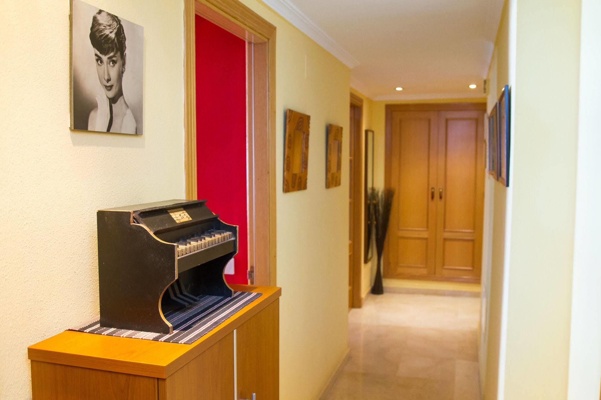 Alfonso Reyes Apartment - Malaga Harbour エクステリア 写真